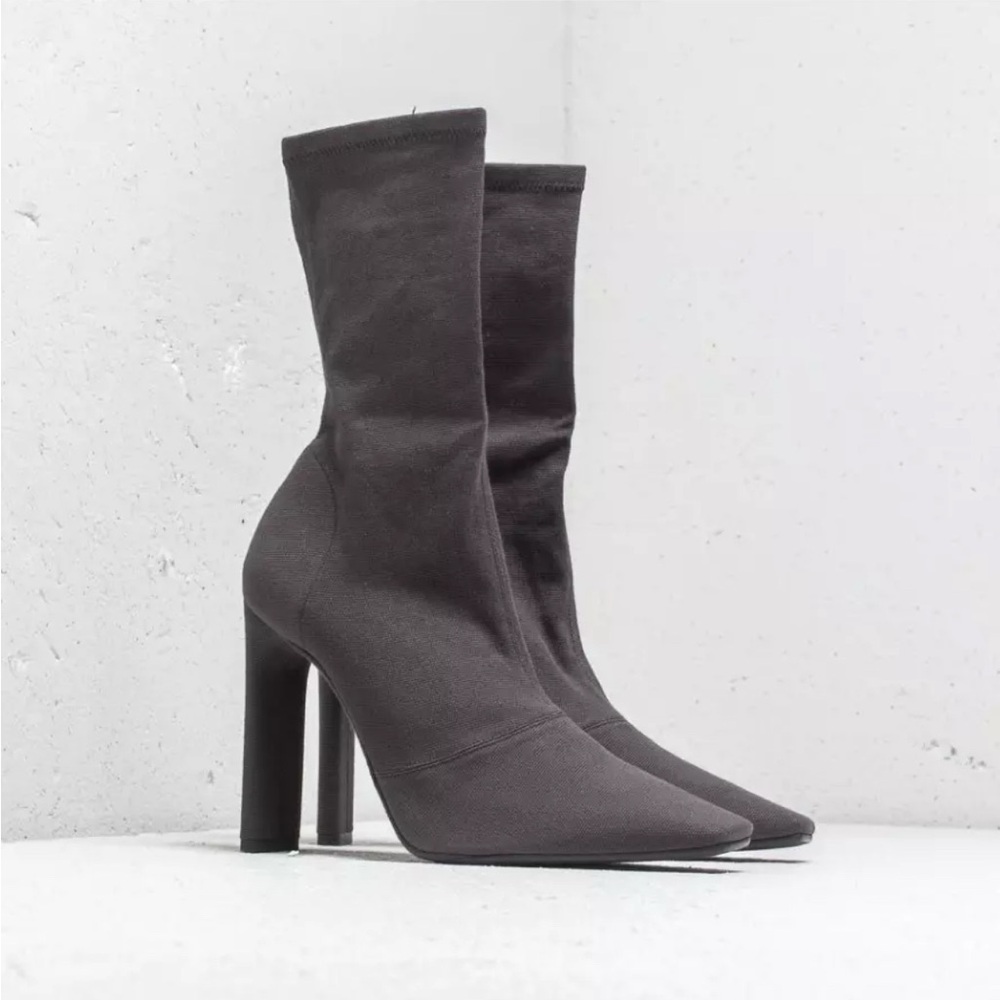 Yeezy Season 7 Stretch canvas ankle boot 105 Graphite Size 7 in BOX